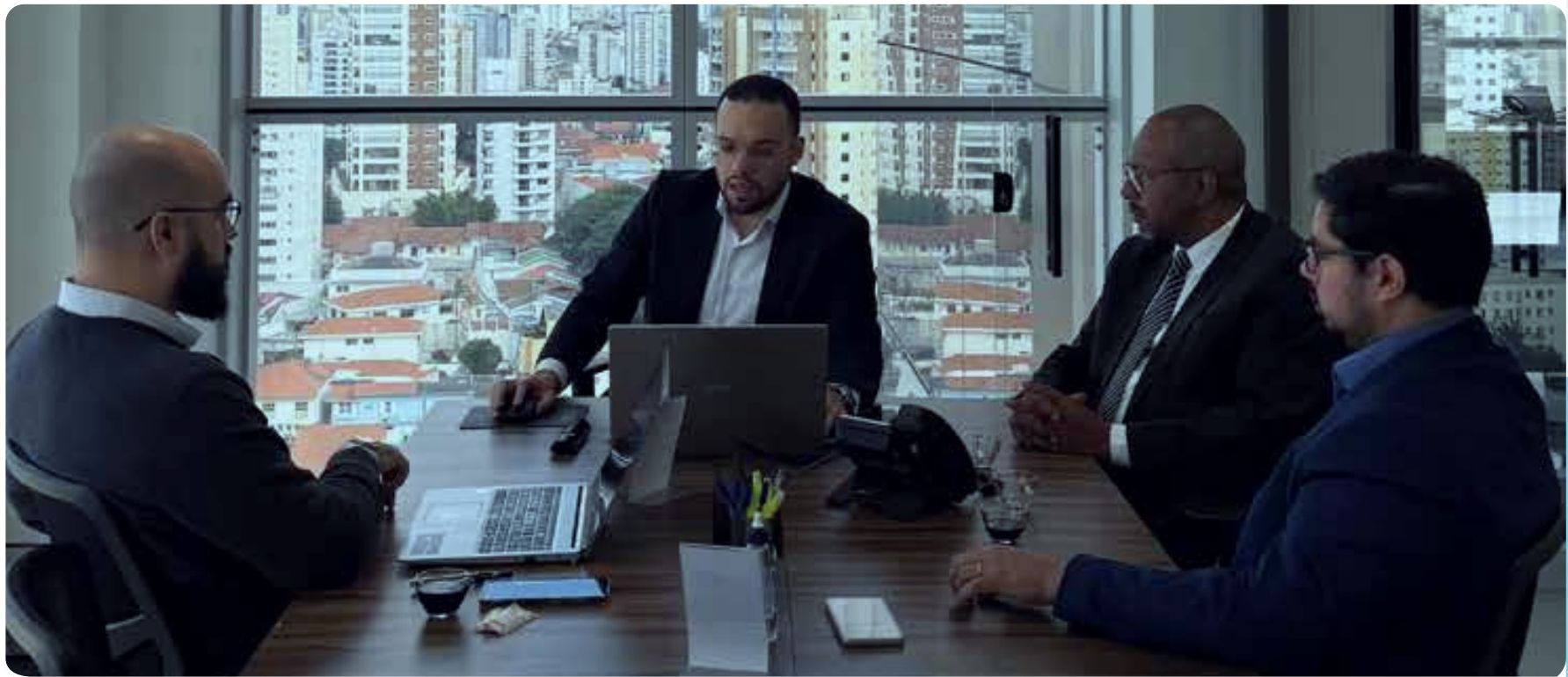 Equipe TERA COMEX em reunião de análise de operação